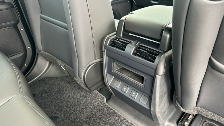 Land Rover Defender 3.0 D350 X-Dynamic SE 110 5dr Auto Diesel Estate